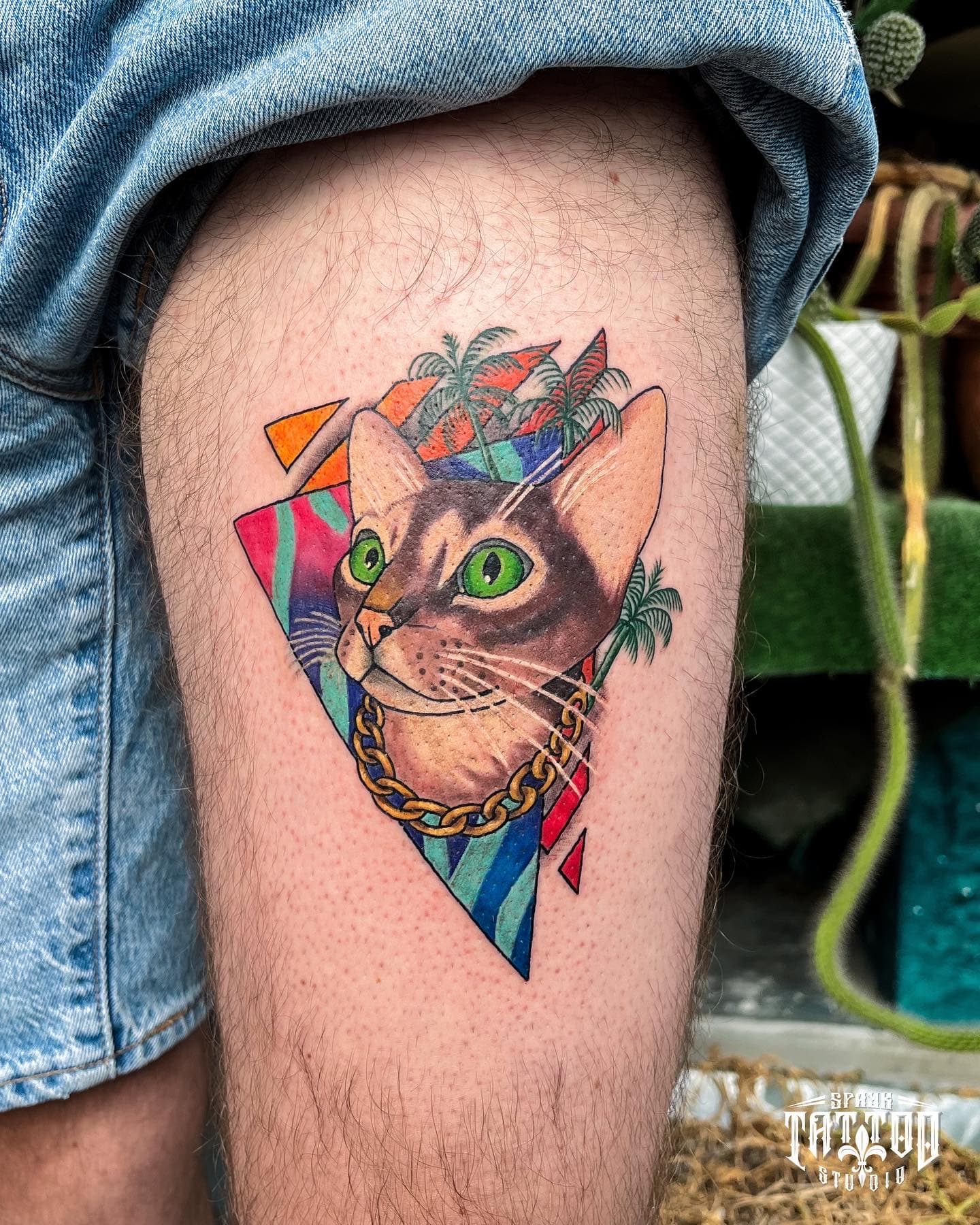 Color illustrative cat portrait thigh tattoo